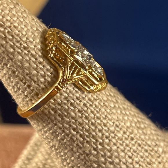 Size 5 10kt gold ring - Picture 5 of 6